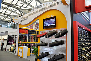 2013年金川樂器箱包應邀參加上海樂器展覽會